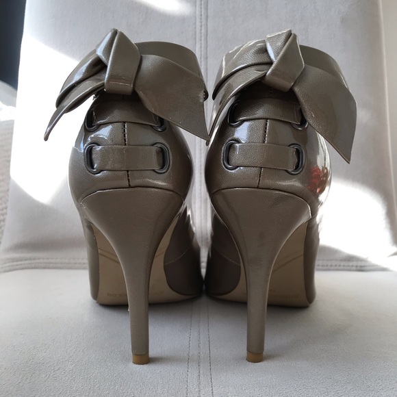 Enzo Angiolini Patent Leather Heels w/ bow details - Picture 7 of 8